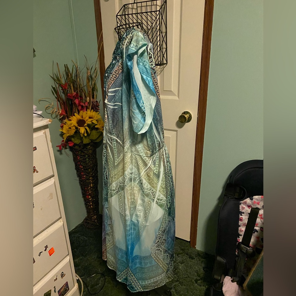 World Unity Dress - Picture 2 of 4